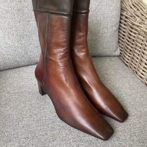Elegant Brown Leather Women's Boots